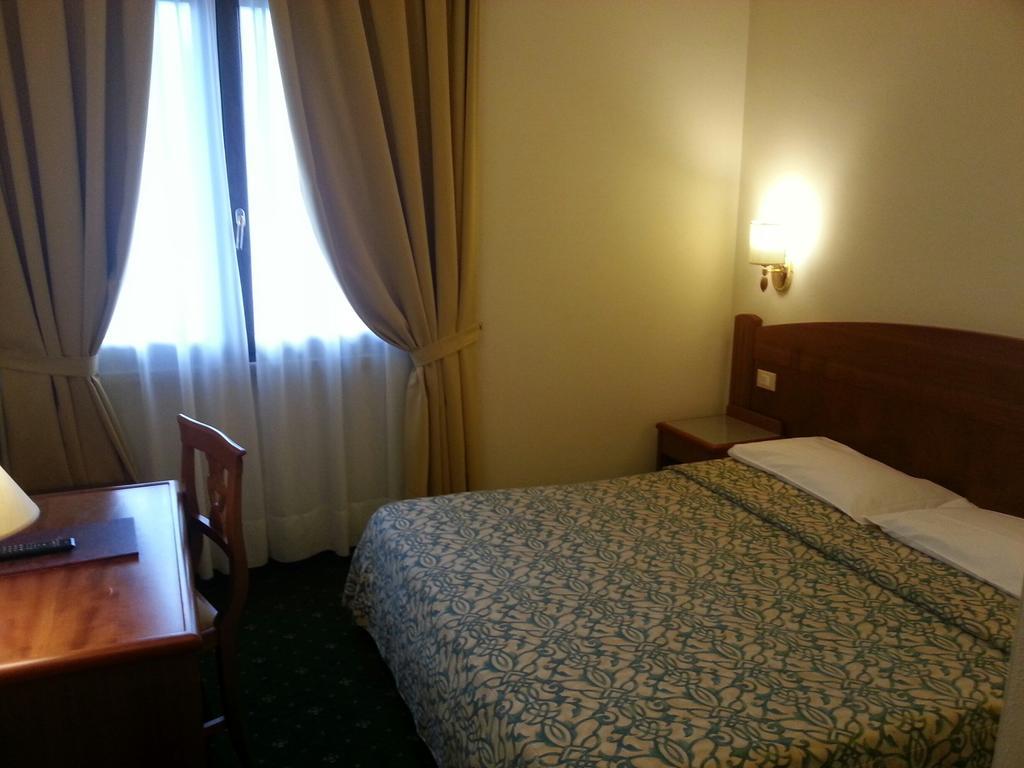 Hotel Smeraldo Lazise Cameră foto